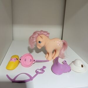 My little pony  pretty peachy 🍑 parlor MLP